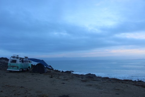 Baja - Dormida en acantilado